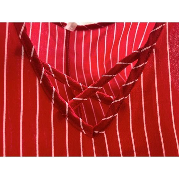 Simply Irresistible | Size: Medium | Color: Red and White - Picture 3 of 5